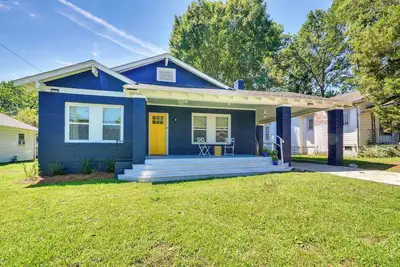 Image de High Point Vacation Rental w/ Private Deck & Yard!