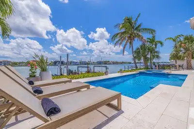 Image de Coastal Cabana Sleep 10 with golf cart