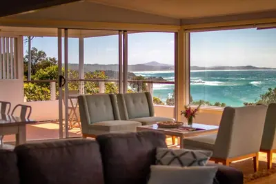 Image de Beachfront with Stunning Panoramic Ocean Views