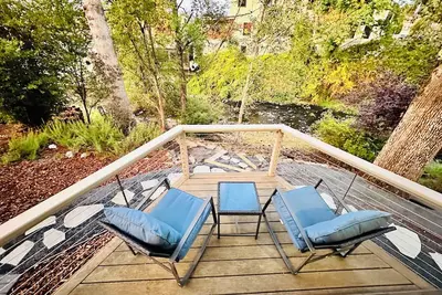 Image de The Shamrock Creekside Cottage- One Block From Downtown & on the Creek!