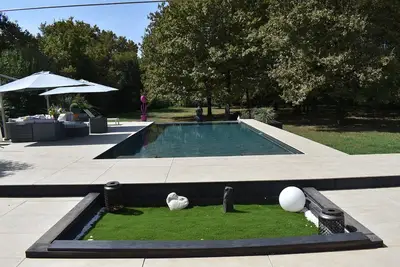 Image de Villa au calme bordée de chênes à 15 minutes de Bordeaux et du stade Matmut