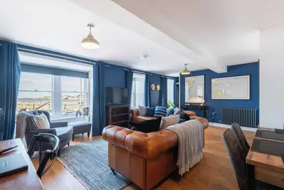 Image de Shorefront Apartment - Sea View with 3 Bedrooms