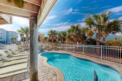 Image de Dog-friendly beach house with a private pool, firepit, Ac, & washer/dryer