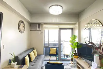 Image de 1-Br Condo with a balcony that faces the morning sun with city & mountain views!