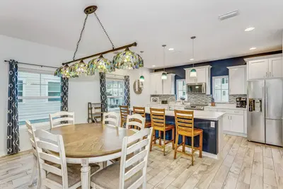 Image de Corner Townhouse in Lost Key | Pet Friendly |Garage | Private Beach Club | 2 Pools | Fitness Center