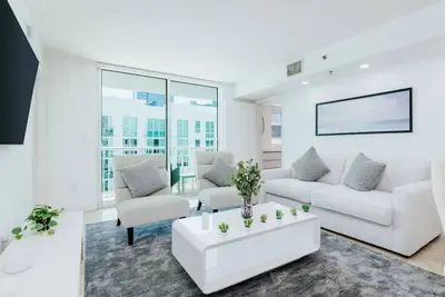 Image de Bright and Cozy 2 Bedroom