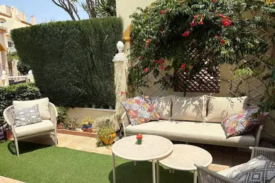 Image de Villa de charme avec solarium privé, piscine attenante et accueil des animaux de compagnie