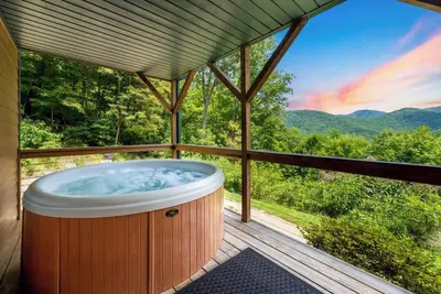 Image de Among the Clouds by AvantStay | Views + Hot Tub
