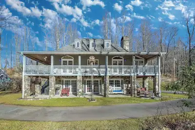 Image de Hamersmith Hollow Retreat Estate | Private Pond, Large Yard | Main+Guest House