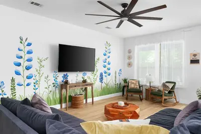 Image de Botanist Retreat - Pet-Friendly E. Austin Home - Yard