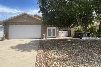 Image de This house is a 3 bedroom(s), 3 bathrooms, located in New Smyrna Beach, Fl.