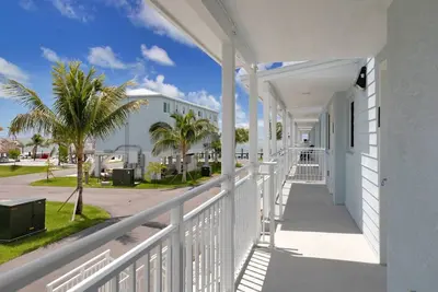 Image de Steps to the Ocean & Heated Pool