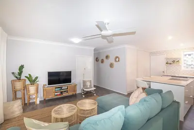 Image de Boondi - beautiful lowset home, walk to everything