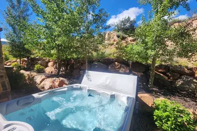 Image de Great spot and private hot tub, walk to lifts