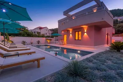 Elegant Villa in the Picturesque Bay of Zaton
