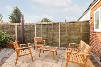 4 Lynton Cottages, pet friendly, with a garden in Aldbrough