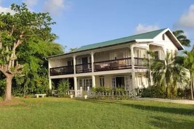 Image de Beautiful Plantation House with Pool - For 8 Guests with Ocean & Sunset Views.
