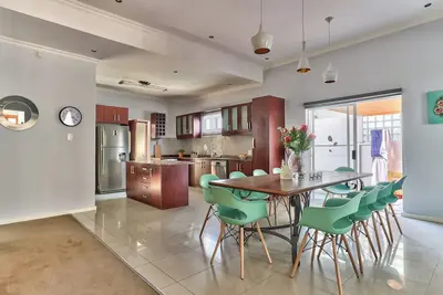 Image de 6 on Ellis Sea Point Cape Town- 10 Sleeper house