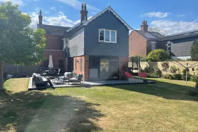 Image de Beautiful family house near river with hot tub