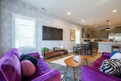 Image de \nModern Chic TownHouse: Art Decor / City Center & Pet-Friendly