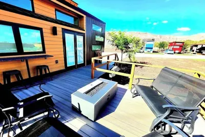 Image de Designer Modern Tiny Home w/ All of The Amenities!