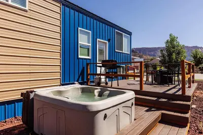 Image de Beautiful Dana Blue Tiny Home with Private Hot Tub