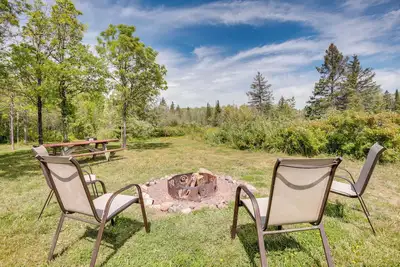 Image de Pet-Friendly Iron River Cabin with Fire Pit!