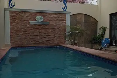 Image de Beautiful, Private 4000 sq ft Home with Pool 3 blocks from the beach