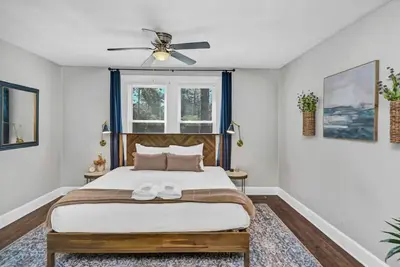 Image de Revamped 3br Oasis on Forest Dr