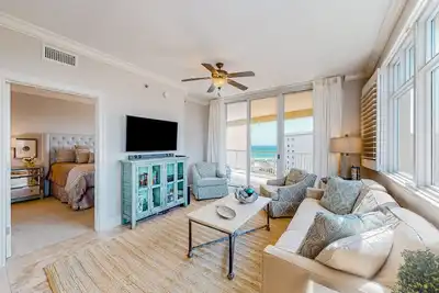 Image de 5th-floor condo with hot tub, outdoor pool, gym, partial ocean views, balcony