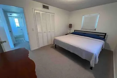 Image de Sun and Fun at Naples Beach House in Naples Park. <br>