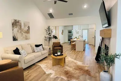 Image de Uptown Elegance 7 minutes to Texas Tech