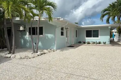 Image de Renovated 3br 3ba, Tiki Hut, 37' Dock, Boat Trailer Parking, Cabana Club Memb.
