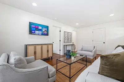 Image de Saints St Cottage - Fully Renovated - Near Cajundome/Cajun Field