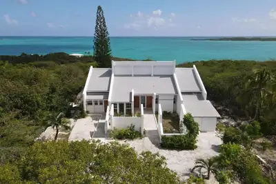 Exuma house -Private access to the beach  2 min walking to a secluded beach
