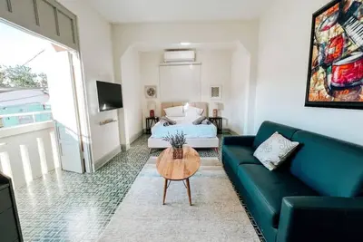Image de Elegant Studio Apartment with Sofa Bed