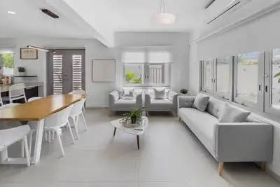 Image de Spacious and Modern Villa with Pool in Ocean Park