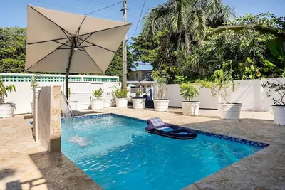 Steps from Beach, private pool and Wifi