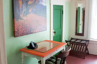 Image de Cozy Hillside home, designed for both comfort and durability. Pets Welcome