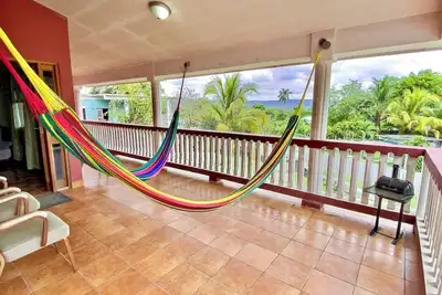Image de Mountain View In Town With King Suite (Midterm Available)