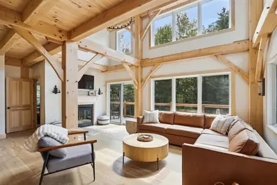 Image de Black Rock Lodge: 4 br, new build, gas fireplace, Ev charger, pet free!