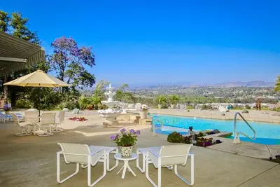 Image de Central Location, Spectacular Views, Pool, Hottub
