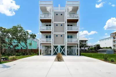 Image de Luxury house, ocean view rooftop, private elevator