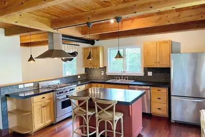 Image de Beautiful 4 Bed Home in a Tranquil, Ideal Setting