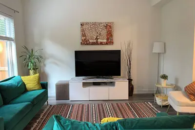 Image de Lovely Townhouse. 5 min Fairway Station. 12 min Conestoga College. 14 min Waterloo