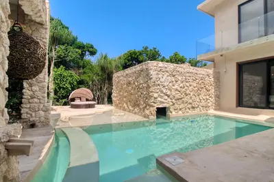 Luxury villa with private pool, huge patio, balcony, & Ac - near beach/golf