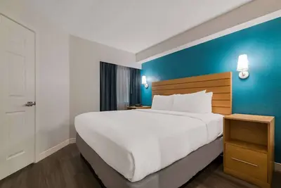 Image de Perfect for Groups! Spacious Unit with Full Kitchen, Outdoor Pool, Pets Allowed!