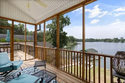 Image de Lakefront Home- 7 bedroom 4. 5 bath- Sleeps 16 + Game Room, Ps-4 - Badin Lake, Nc