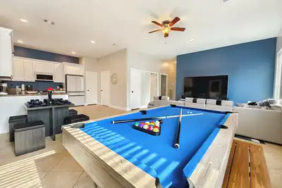 Image de Modern 3 Bedroom with Tons of Games, Pool Table, Ping Pong, 85\" Tv, Bbq, & More