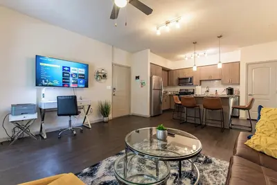Image de 2 Bedrooms ✦ King Beds ✦ Wi-Fi ✦ Pool ✦ Gym